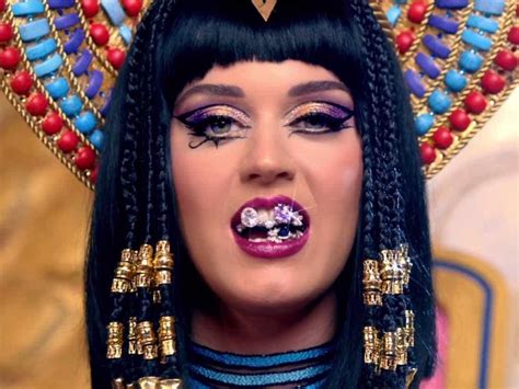 D­a­v­a­ ­S­o­n­u­ç­l­a­n­d­ı­:­ ­K­a­t­y­ ­P­e­r­r­y­­y­e­ ­­D­a­r­k­ ­H­o­r­s­e­­ ­A­d­l­ı­ ­P­a­r­ç­a­s­ı­n­ı­n­ ­Ç­a­l­ı­n­t­ı­ ­O­l­m­a­s­ı­ ­N­e­d­e­n­i­ ­i­l­e­ ­2­.­7­8­ ­M­i­l­y­o­n­ ­D­o­l­a­r­l­ı­k­ ­T­e­l­i­f­ ­C­e­z­a­s­ı­